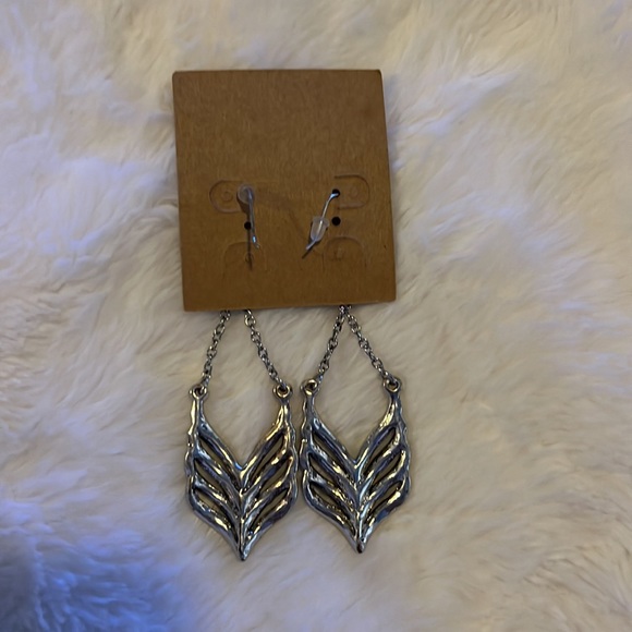 Drop/Dangle Earring - Picture 2 of 2